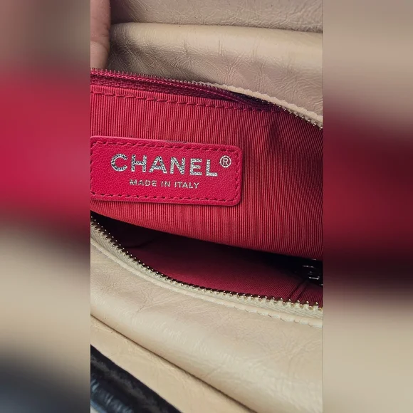 Chanel Gabrielle Small Hobo Bag Beige Black Quilted Calfskin | Two-Tone Chain - Picture 12 of 14